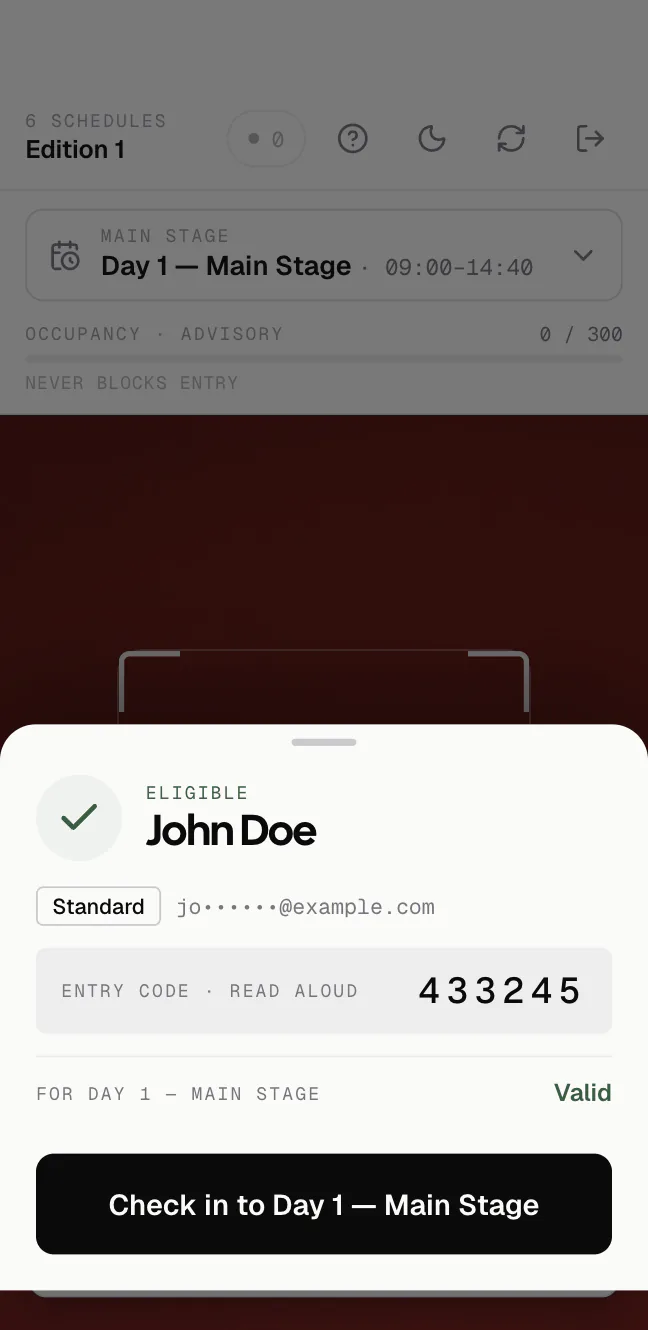 Fomomento door check-in on a phone